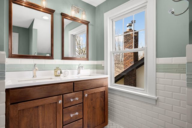 1245 Stanford Avenue, Saint Paul, MN 55105