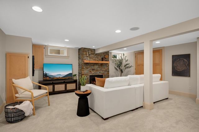 1245 Stanford Avenue, Saint Paul, MN 55105