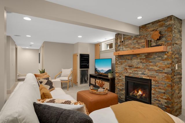 1245 Stanford Avenue, Saint Paul, MN 55105