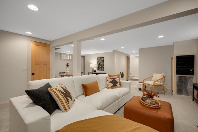 1245 Stanford Avenue, Saint Paul, MN 55105