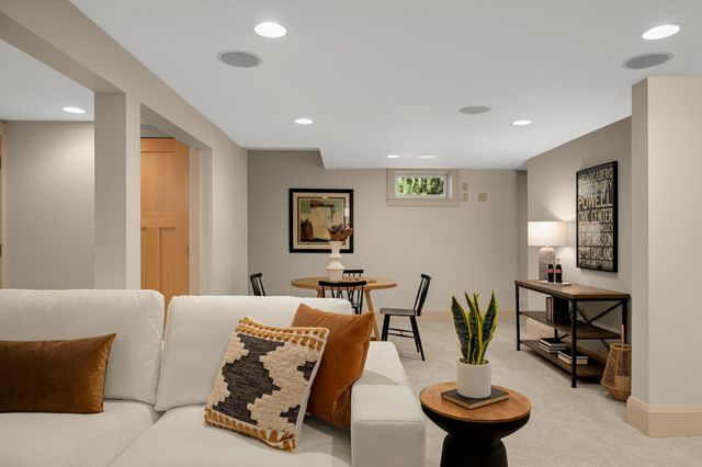 1245 Stanford Avenue, Saint Paul, MN 55105