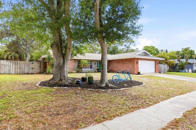 1143 LANCER LANE, Tarpon Springs, FL 34689