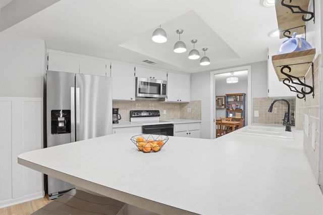 1143 LANCER LANE, Tarpon Springs, FL 34689