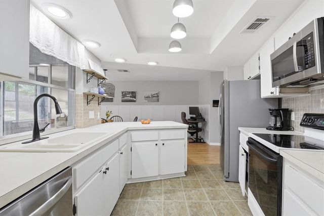 1143 LANCER LANE, Tarpon Springs, FL 34689