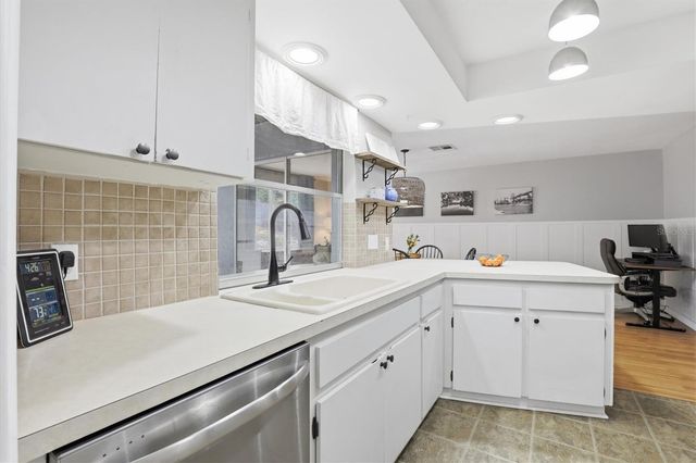 1143 LANCER LANE, Tarpon Springs, FL 34689