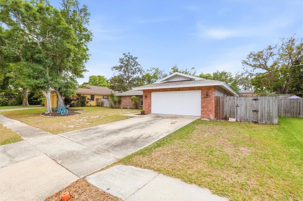 1143 LANCER LANE, Tarpon Springs, FL 34689