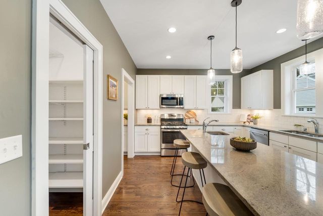 6040 Shoreland AVENUE, Whitefish Bay, WI 53217