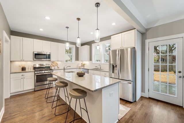 6040 Shoreland AVENUE, Whitefish Bay, WI 53217
