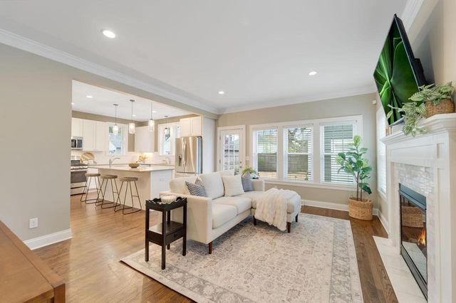 6040 Shoreland AVENUE, Whitefish Bay, WI 53217