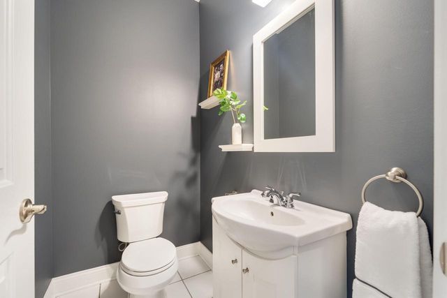 6040 Shoreland AVENUE, Whitefish Bay, WI 53217