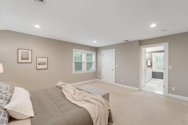 6040 Shoreland AVENUE, Whitefish Bay, WI 53217