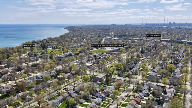 6040 Shoreland AVENUE, Whitefish Bay, WI 53217