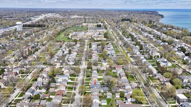 6040 Shoreland AVENUE, Whitefish Bay, WI 53217