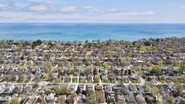 6040 Shoreland AVENUE, Whitefish Bay, WI 53217