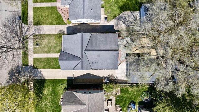 6040 Shoreland AVENUE, Whitefish Bay, WI 53217