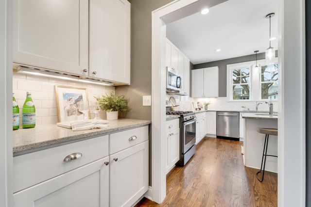 6040 Shoreland AVENUE, Whitefish Bay, WI 53217
