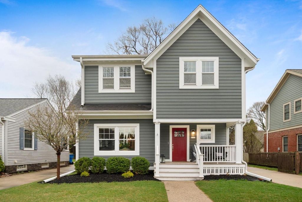 6040 Shoreland AVENUE, Whitefish Bay, WI 53217