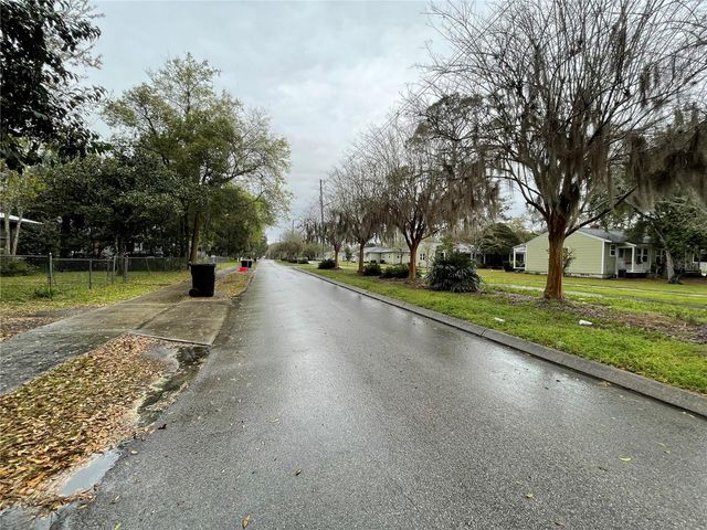 1035 NE 3RD AVENUE, Gainesville, FL 32601