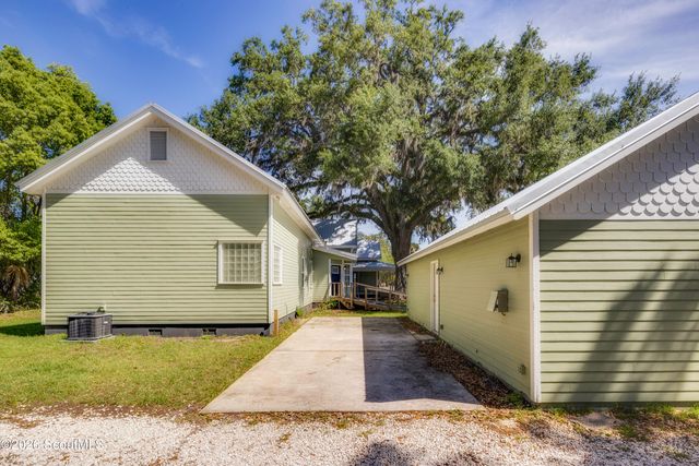 290 E King Avenue, Kingsland, GA 31548