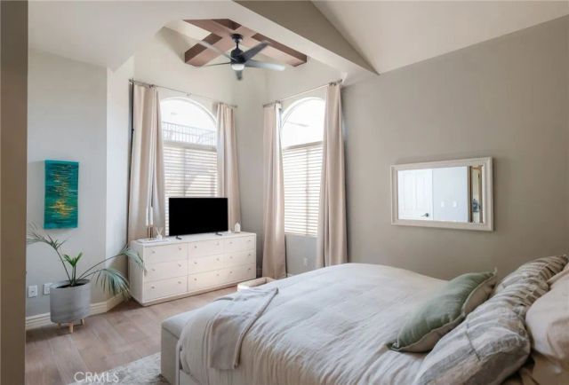 230 Ardmore Avenue, Hermosa Beach, CA 90254