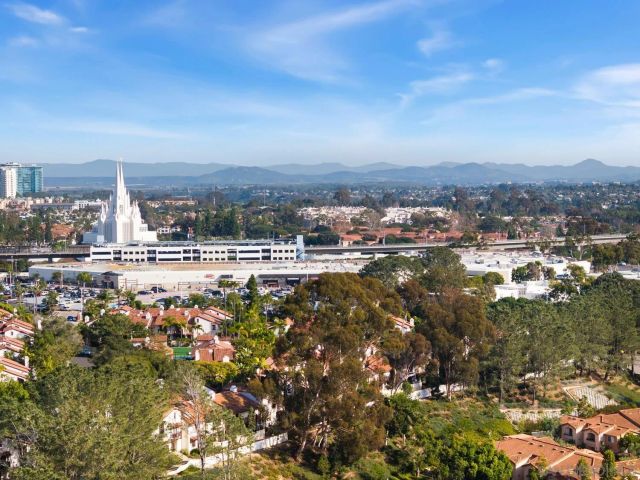 8745 Caminito Sueno, La Jolla, CA 92037