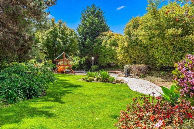 8745 Caminito Sueno, La Jolla, CA 92037