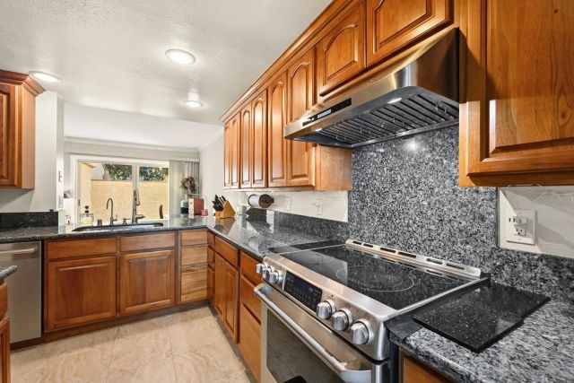 8745 Caminito Sueno, La Jolla, CA 92037