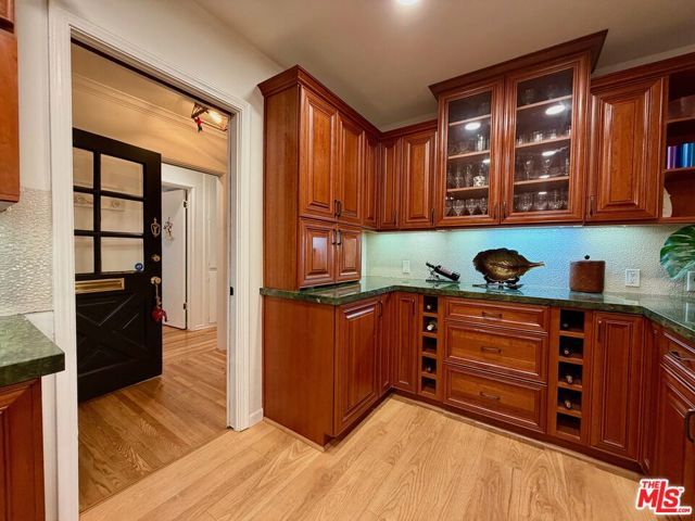 13957 Chandler Boulevard, Sherman Oaks, CA 91401