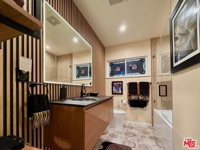 13957 Chandler Boulevard, Sherman Oaks, CA 91401