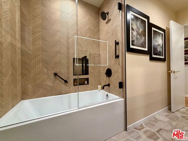 13957 Chandler Boulevard, Sherman Oaks, CA 91401