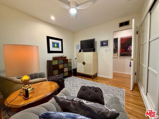 13957 Chandler Boulevard, Sherman Oaks, CA 91401