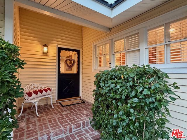 13957 Chandler Boulevard, Sherman Oaks, CA 91401