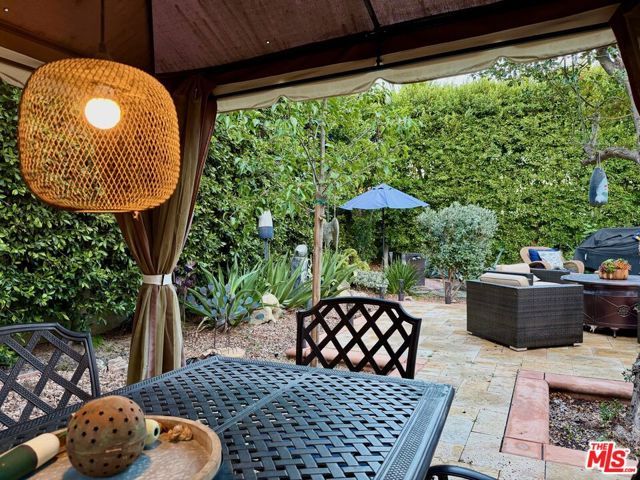 13957 Chandler Boulevard, Sherman Oaks, CA 91401