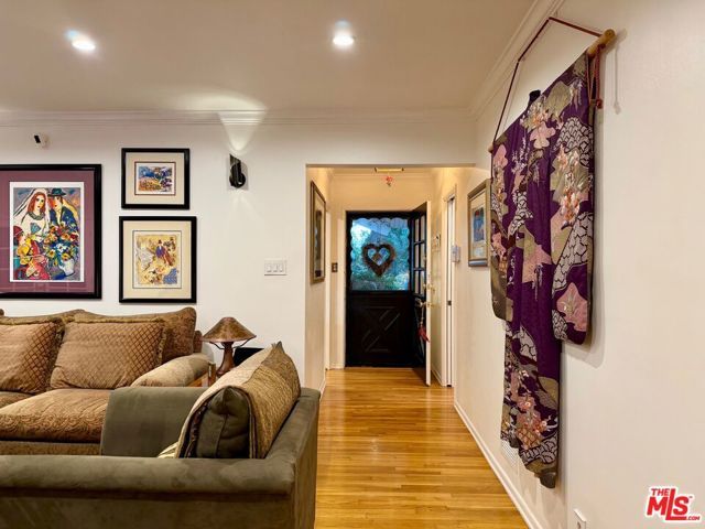 13957 Chandler Boulevard, Sherman Oaks, CA 91401