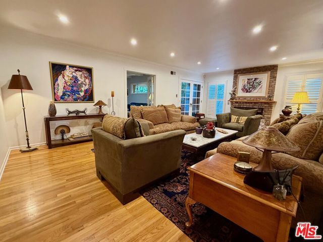 13957 Chandler Boulevard, Sherman Oaks, CA 91401