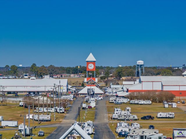 111 Breakwater Way, Perry, GA 31069