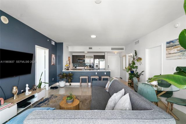 90 SW 3rd St 2706, Miami, FL 33130