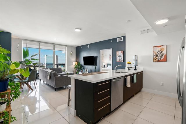 90 SW 3rd St 2706, Miami, FL 33130