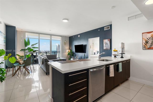 90 SW 3rd St 2706, Miami, FL 33130