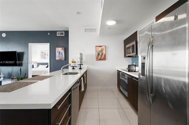 90 SW 3rd St 2706, Miami, FL 33130