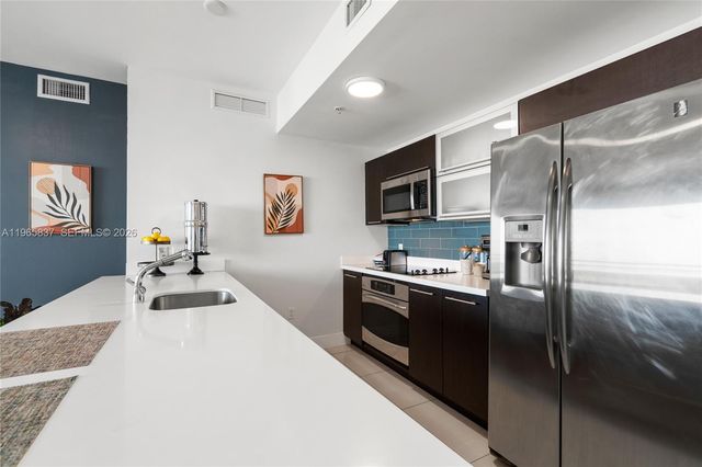 90 SW 3rd St 2706, Miami, FL 33130