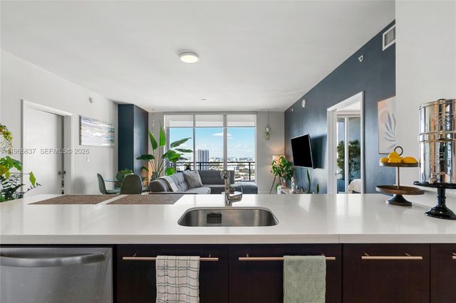 90 SW 3rd St 2706, Miami, FL 33130