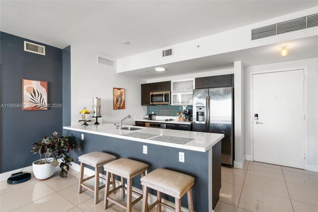 90 SW 3rd St 2706, Miami, FL 33130