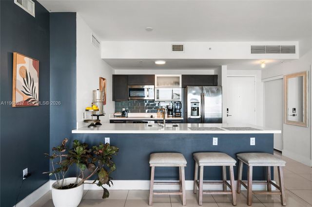 90 SW 3rd St 2706, Miami, FL 33130