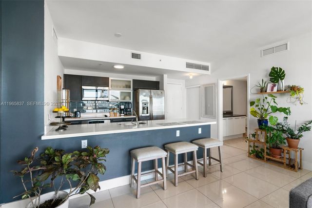 90 SW 3rd St 2706, Miami, FL 33130