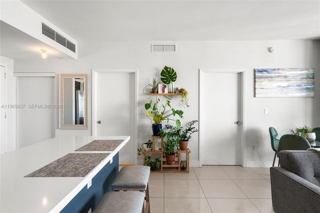 90 SW 3rd St 2706, Miami, FL 33130