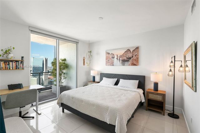 90 SW 3rd St 2706, Miami, FL 33130