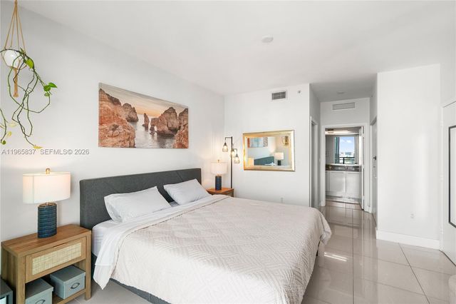 90 SW 3rd St 2706, Miami, FL 33130