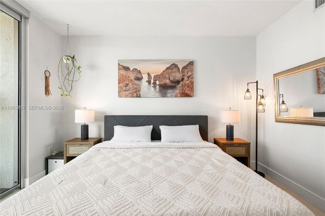 90 SW 3rd St 2706, Miami, FL 33130