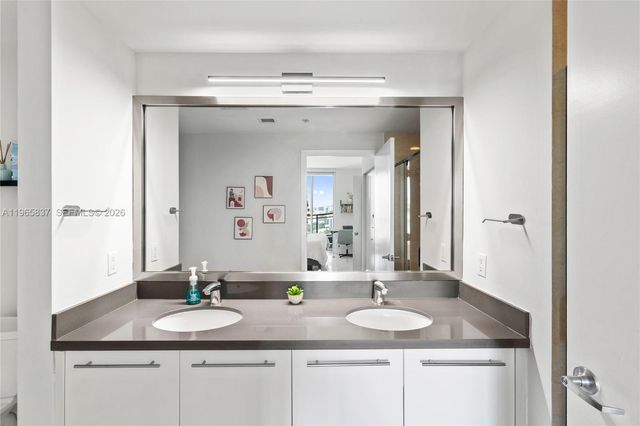 90 SW 3rd St 2706, Miami, FL 33130